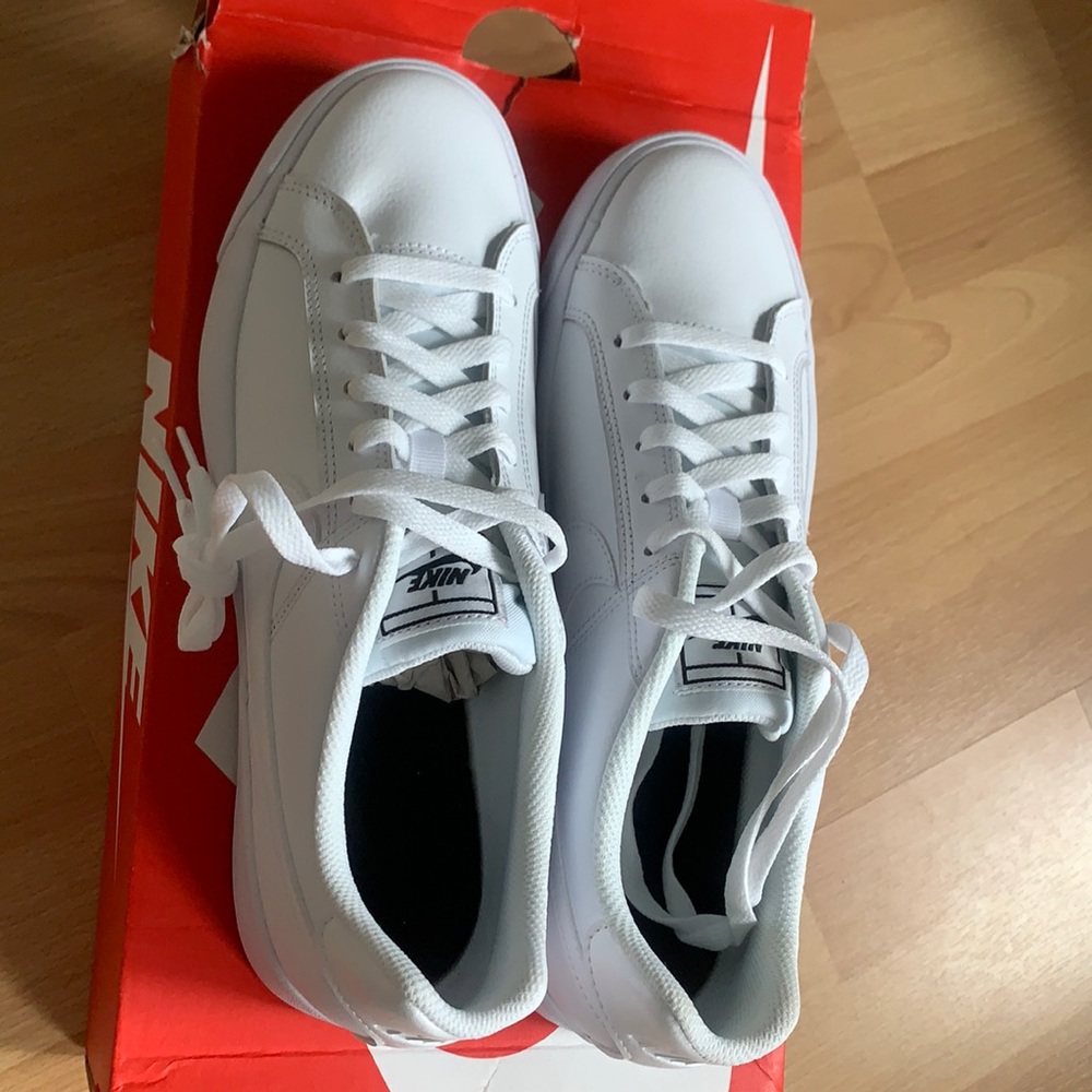 New in box women’s Nike Court Royals AC white